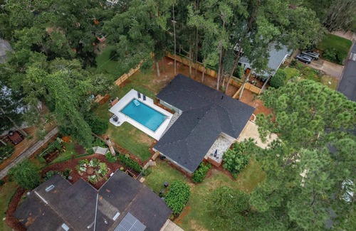 Gainesville House | The Monterey - Private Pool & Grill - 4 KING Beds