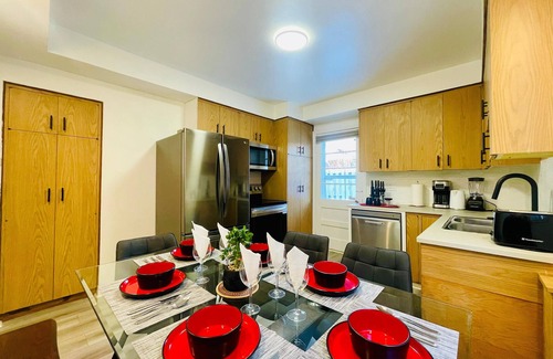 Cote-Des-Neiges—Notre-Dame-De-Grace Apartment | The Montreal Luxe Retreat