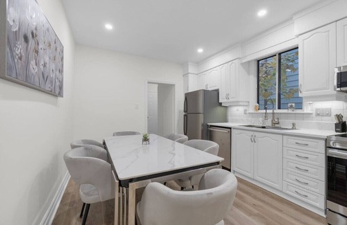 Little Italy Hotel | The Montrose - Free Parking - Downtown