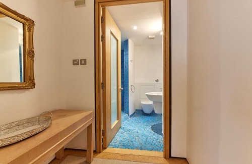Newcastle-upon-Tyne Apartment | The Monument