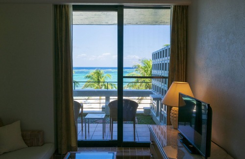Maeganeku Hotel | THE MOON BEACH MUSEUM RESORT