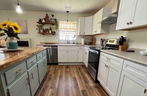 Mc Dougal House | The Morning Glory - Country Cottage