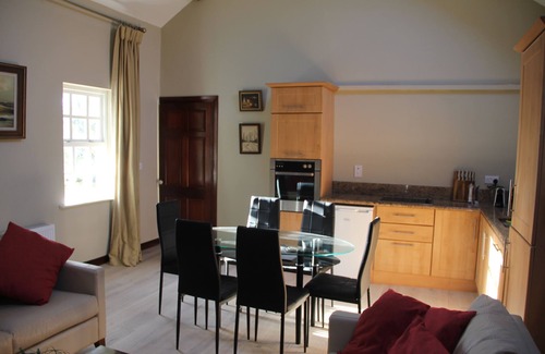 Mallow Apartment | The Mount Hillary - Charming 2-bedroom/3-bed apartment at The Courtyard Mallow