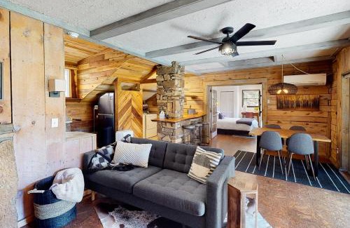 Horse Shoe House | The Mountain Perch