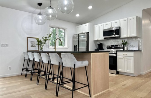 Collins Center House | The Mountain View Retreat