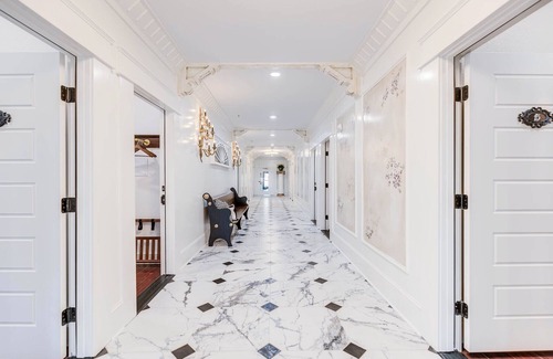 Historic Downtown Manteo Apartment | The Mozart's Hideaway Room