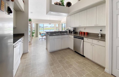 Pebble Beach Villa | The Mumbles, full refund*, heated pool, sleeps 6