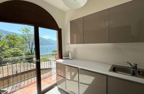 Dongo Apartment | The Music of The Lake - Lake Front with three Bedrooms