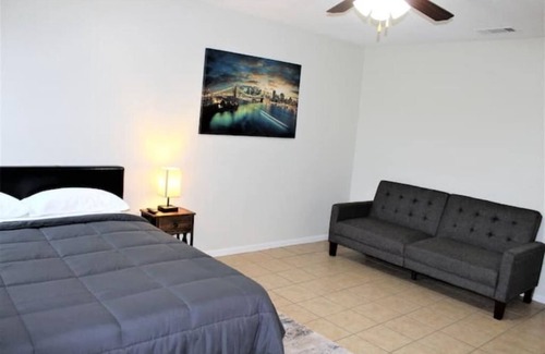 Killeen House | THE MUSTANG Spacious Home 4Rooms 2Bath SmartTV 3