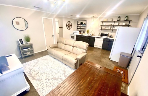 Natchitoches Condo | - The Nattie Nestle BLUE- Perfect location! 2 King Beds!