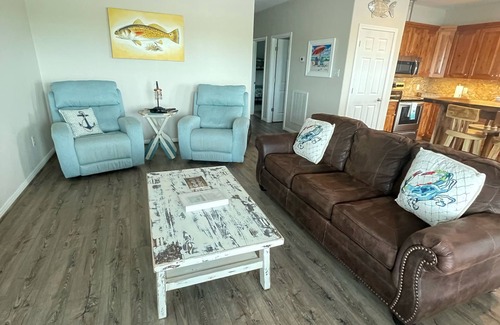 Cedar Lane House | “The Nauti Seagull” Fish right off the pier, huge peaceful lot & Amazing sunsets