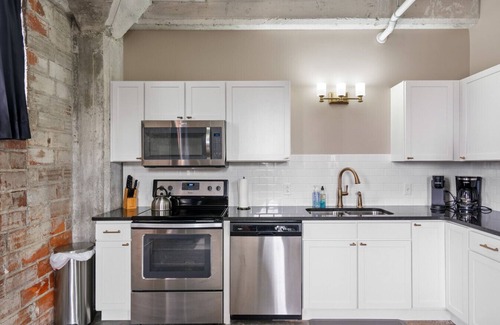 Downtown Apartment | The Nelson Lofts - Unit 1 (1 BR)