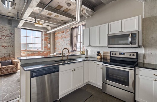 Downtown Apartment | The Nelson Lofts - Unit 2 (1 BR)