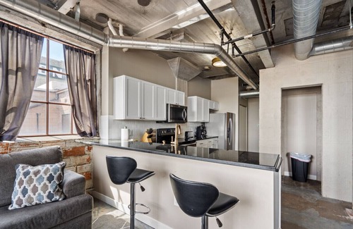 Downtown Apartment | The Nelson Lofts - Unit 2 (1 BR)
