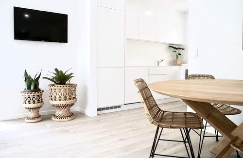 Noosa Heads Apartment | The Nest - 5 minute walk to Hasting Street and Noosa Main Beach