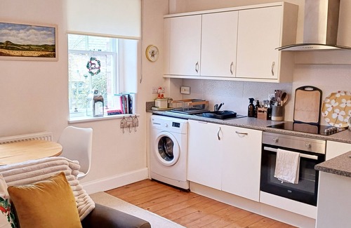 Melrose Cottage | The Nest- Charming one bedroom cosy cottage in central Melrose, Scottish Borders