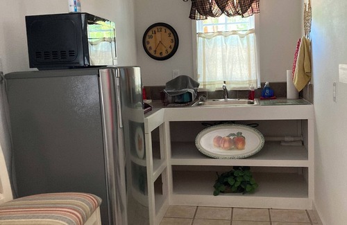 Glen Rose Apartment | The Nestle Inn, walk to Historic Downtown Square. Centrally located.
