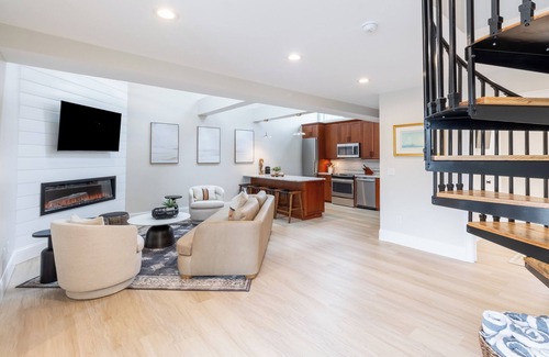 Yachting Village House | The Newport Lofts – 543 Thames Street