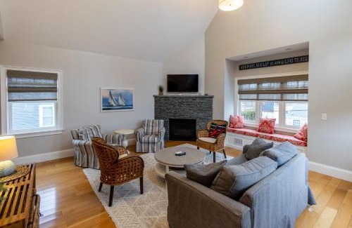 Yachting Village Apartment | The Newport Lofts - 611 Thames Street