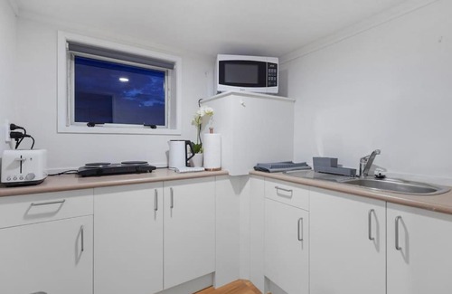 Henderson Apartment | The Nifty Nook Studio with Parking and Wi-fi