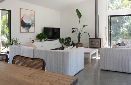 Muriwai House | The Nikau Ranch House at Muriwai Beach