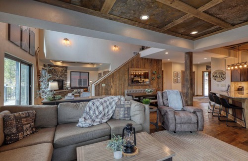 Lead House | The Nitz Carlton - Pet friendly, Game room, 2 hot tubs, Amazing views!