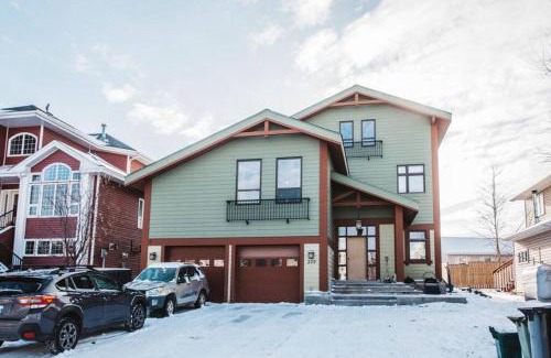 Yellowknife Apartment | The Niven Lake Retreat