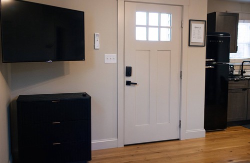 Chambersburg Cottage | The Nomad - Tiny Home at Mane + Co. with King Bed