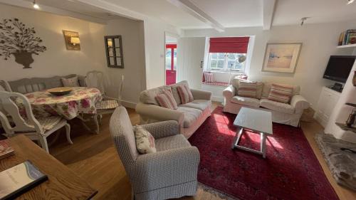 Dittisham House | The Nook - Charming cottage, modern living with original features, perfect private garden
