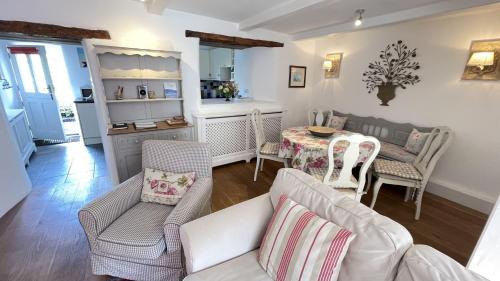 Dittisham House | The Nook - Charming cottage, modern living with original features, perfect private garden