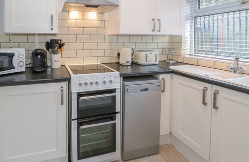 Rhos on Sea Cottage | THE NOOK, family friendly, country holiday cottage in Colwyn Bay