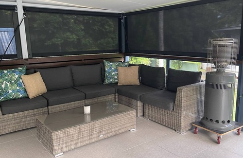 Smiths Lake House | The Norfolk - Pacific Palms Holidays