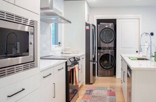 Kawartha Lakes House | The Nottage-4BR, AC, Pet-friendly, Unlimited Wifi!