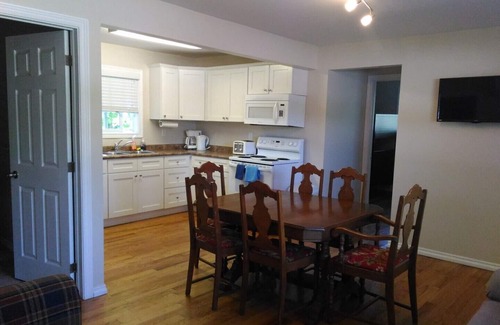 Isaacs Glen Cottage | The Oak Cottage At Shiloh Homes - Fenelon Falls, Ontario