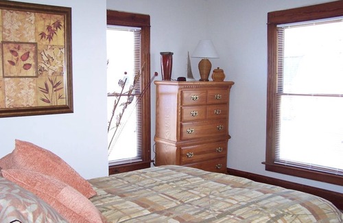 North Rose Cabin | The Oak Park Inn @ Oak Park Marina & Resort~ The Ultimate Vacation Getaway!