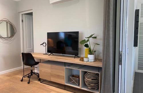 Stellenbosch Central Apartment | The Oak Suite - 7 on Murray Historic Stellenbosch