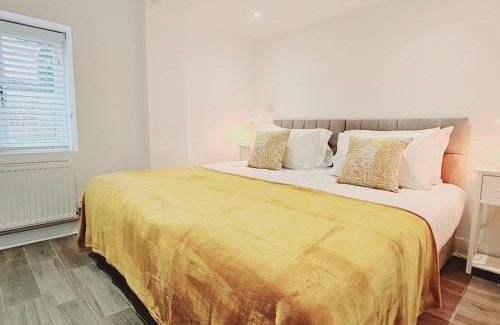 Farnham Apartment | The Oak Suite