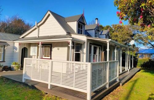 Featherston House | The Oaks- a beautifully appointed 1890s villa