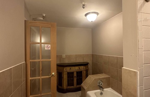 Jamestown Bed & Breakfast | The Oaks B&B Hotel and Spiritual Center