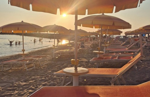 Paola Apartment | The Oaks (triple)