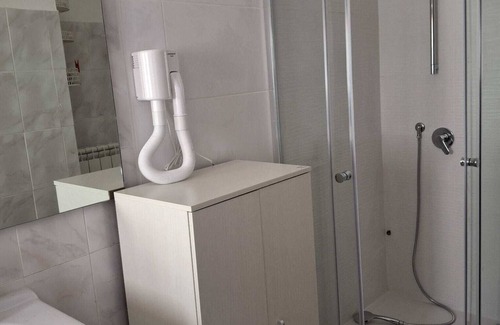 Paola Apartment | The Oaks (triple)