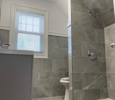 Niagara Falls House | The Oakwood Cottage- With Private Yard & Parking, Minutes From Falls & Casino by Niagara Hospitality