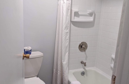 Sterling Hotel | The Oakwood Inn