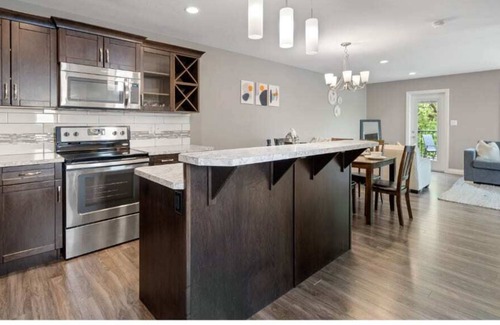 Sylvan Lake House | The Oar | No Service Fees | Balcony & BBQ | 55”TV