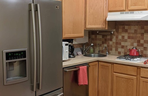 Carlsbad House | The Oasis: Guesthouse w/Lush Shared Yard & Hot Tub- Great Location!