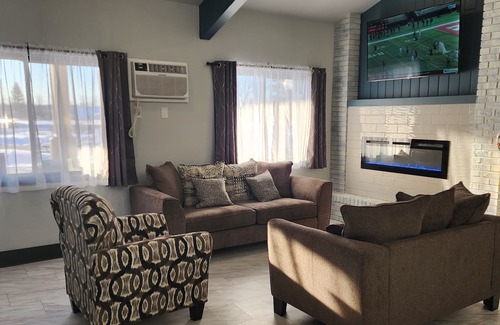 Sheboygan Falls Hotel | The Oasis Hotel & Bar