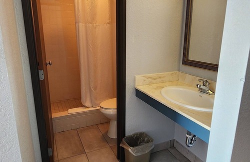 Sheboygan Falls Hotel | The Oasis Hotel & Bar