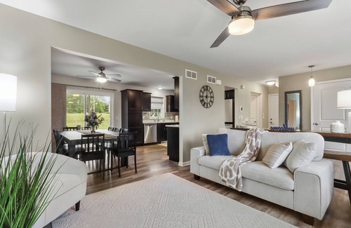 Delavan House | The Oasis, New! 7 beds on 1/2 acre near Lake Geneva