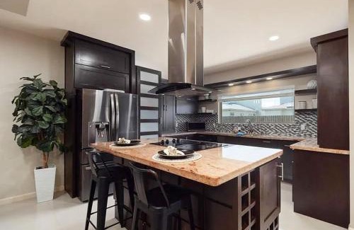 Brownsville House | The Oasis- Sleeps 8 (Brownsville, SPI, SpaceX)