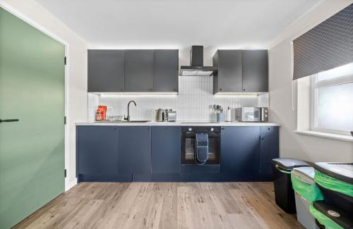 Plasnewydd Apartment | The Oasis Suite